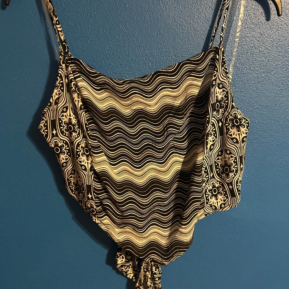 NWT so good for life cute cropped top